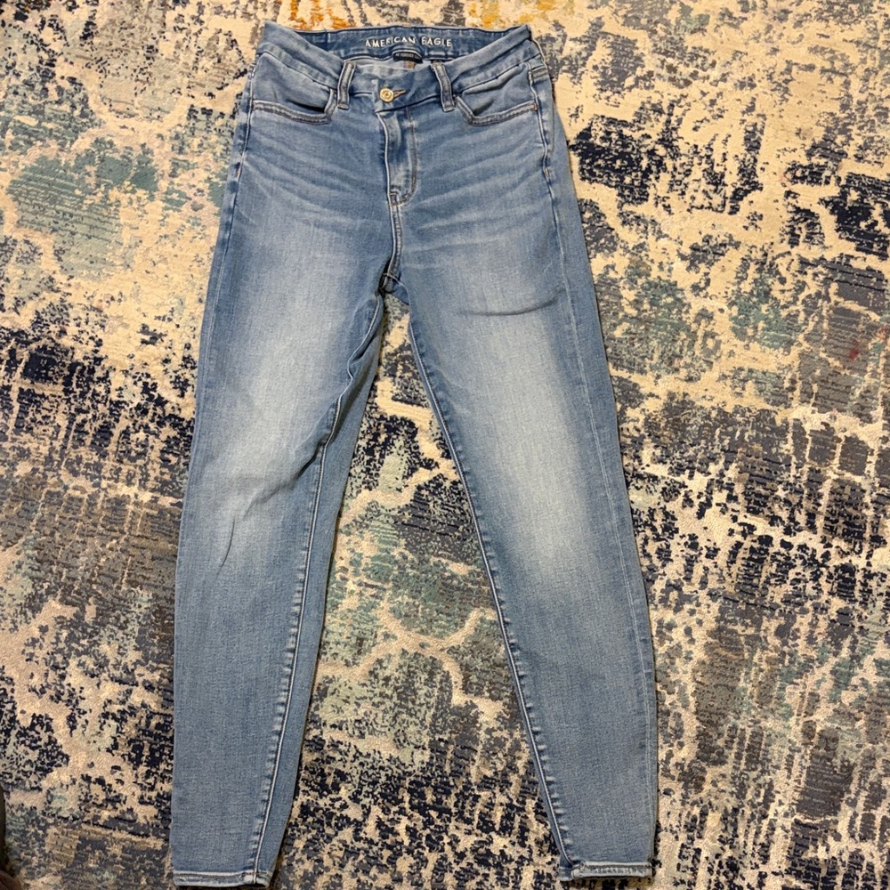 American Eagle Outfitters Light Wash Skinny Jeans